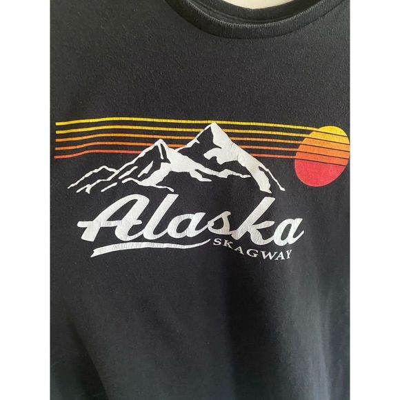 Alaska Skagway mountain graphic t-shirt - Picture 2 of 3